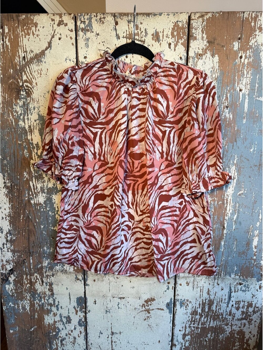 Entro pink burgundy patterned short sleeve  blouse size small